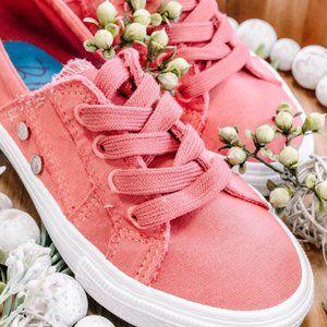 BLOWFISH ANGLER SNEAKER IN CHERRY